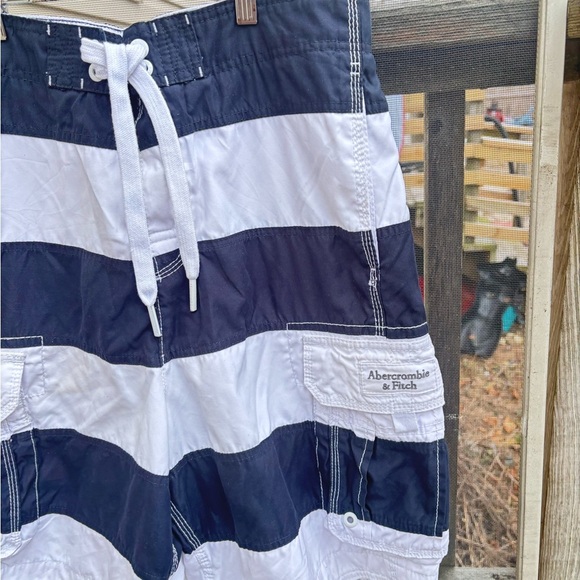 Abercrombie & fitch navy and white with a drawstring waist and cargo pockets - Picture 3 of 10